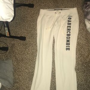 White & navy blue Abercrombie sweat pants